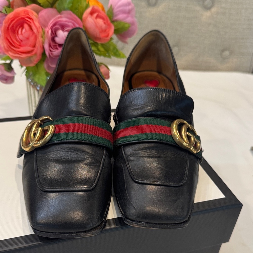 Authentic Gucci Women's Black Leather Loafers with Green and Red Stripes - Picture 4 of 15